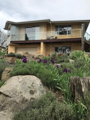 SIGNAL BOX Short Stay, Gembrook